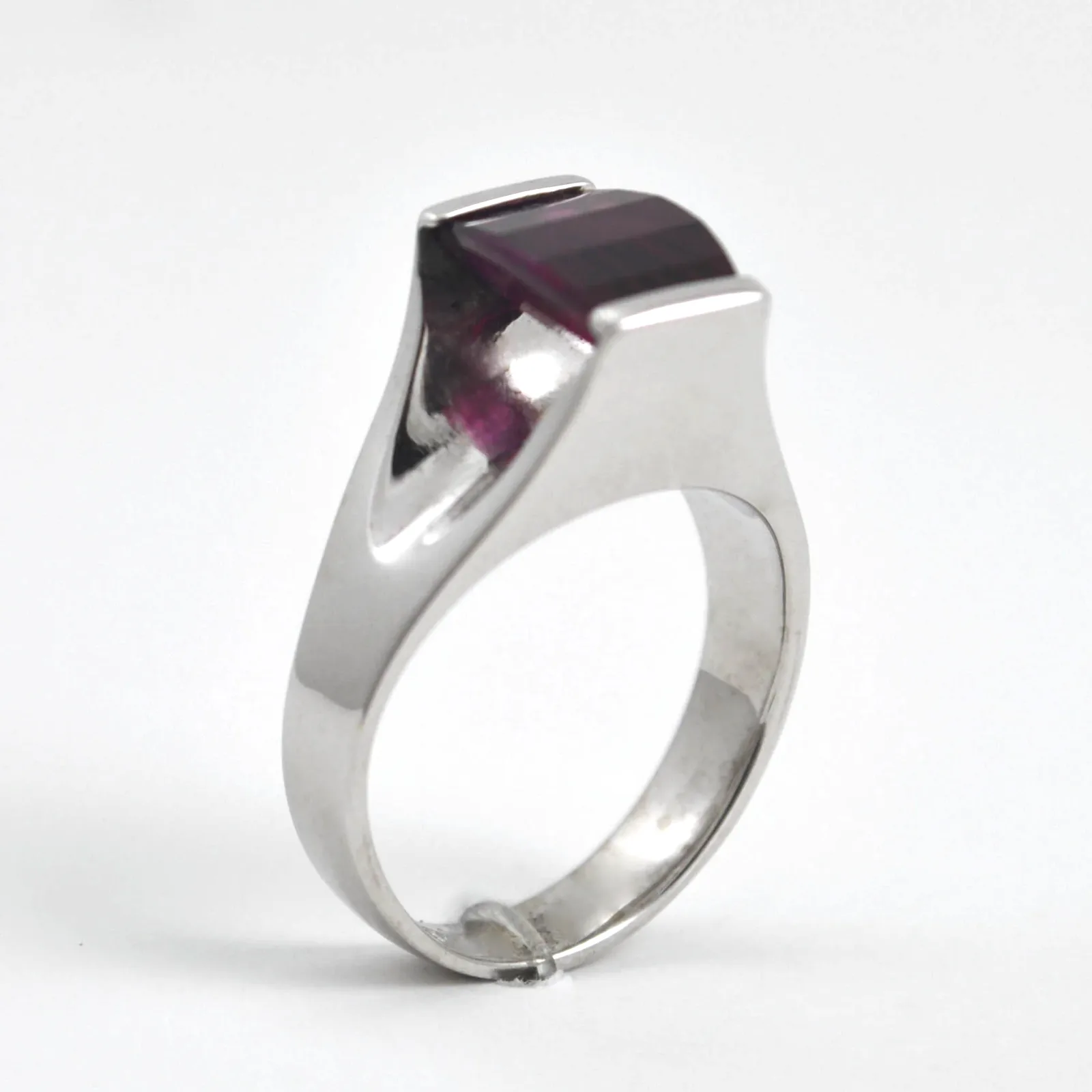14K W Rhodolite Garnet Opposed Bar (Roll Top) Ring by Sharon Teaman — view 2