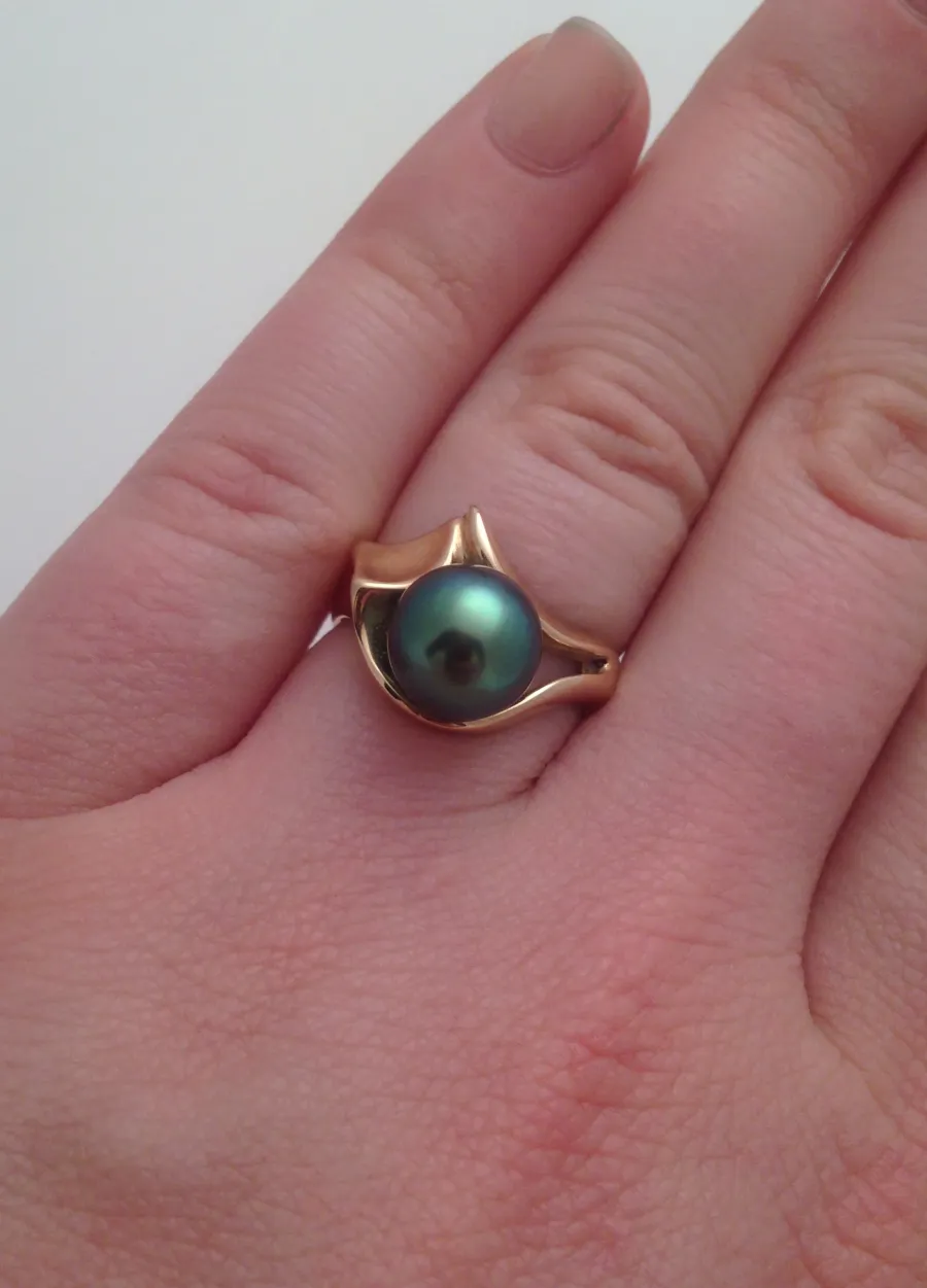 Anya Tahitian Green Pearl by Sharon Teaman