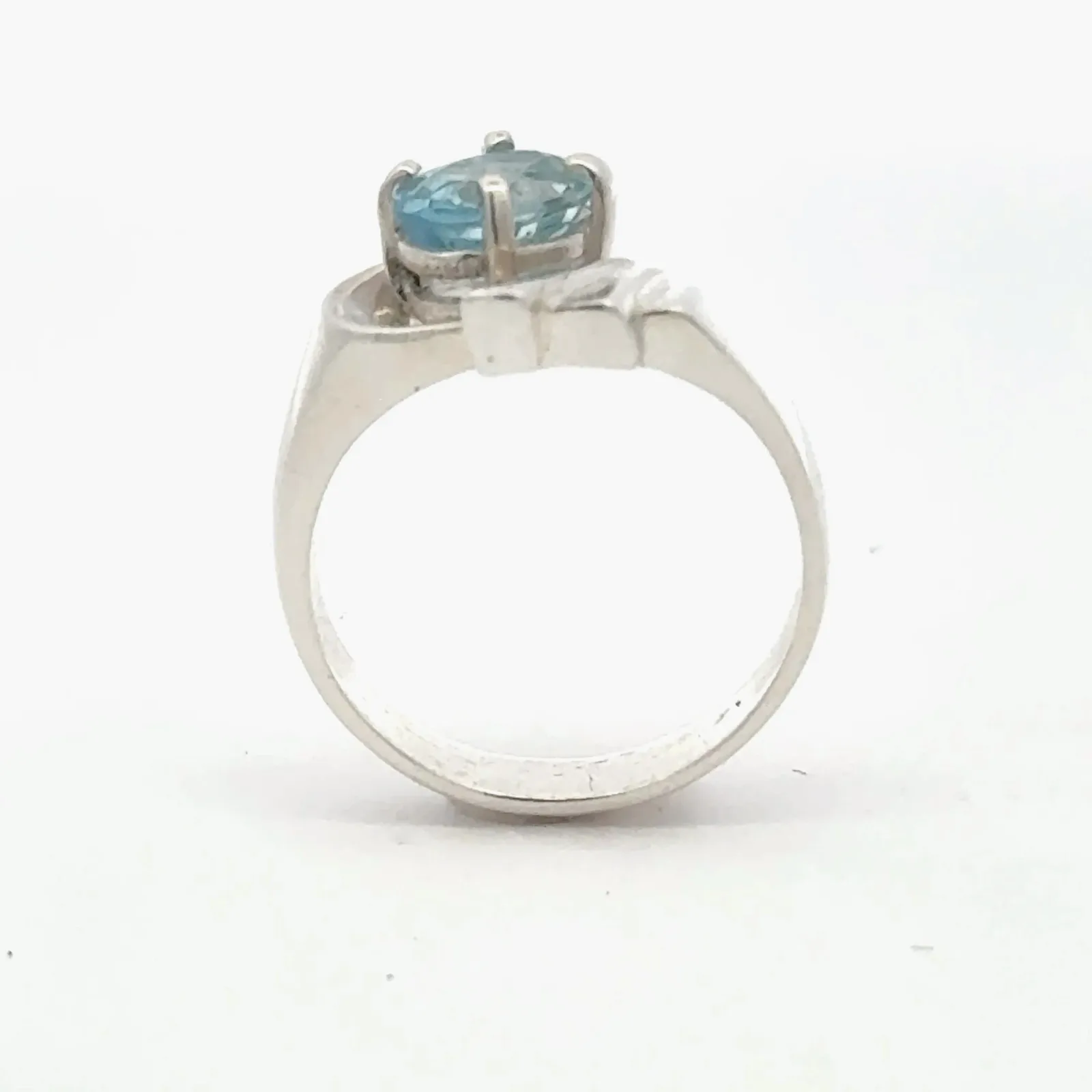 Aquamarine 1.10 Carat Oval Sterling Silver Ring Mounted in a 4 prong Sterling basket by Sharon Teaman — view 2