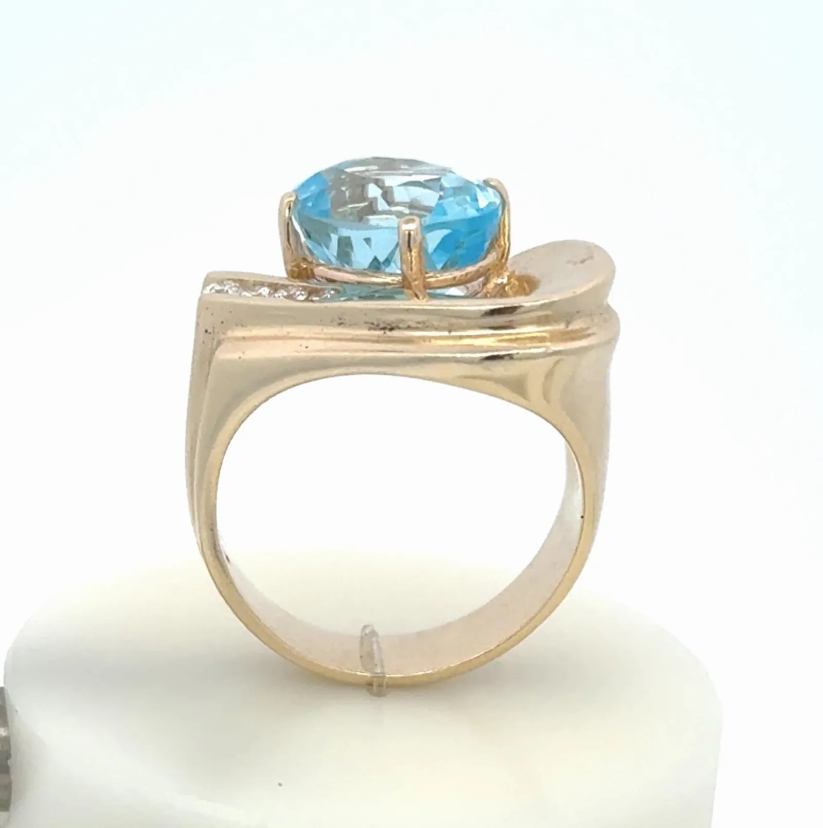 BTZ 241-M 14K Oval Blue Topaz Ring by Sharon Teaman — view 2
