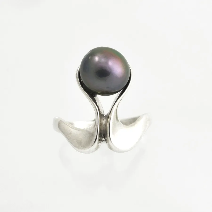 Freshwater Pearl Ring with 9.0 mm diameter Lavender Blush Freshwater Pearl by Sharon Teaman