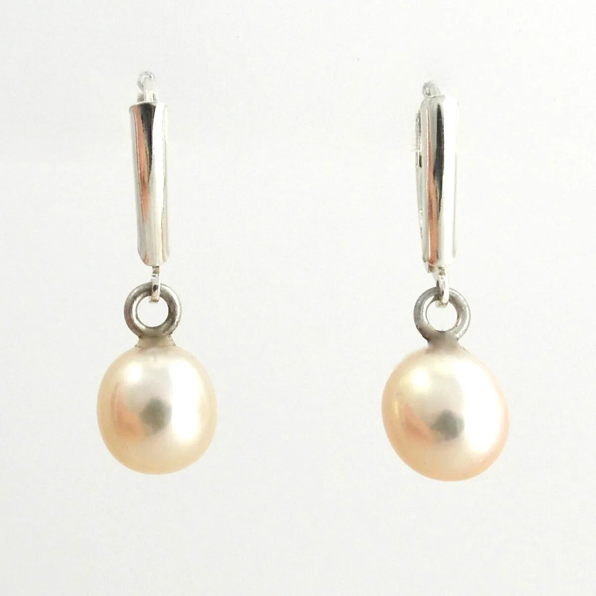 Freshwater White with Pink Blush by Sharon Teaman — view 1