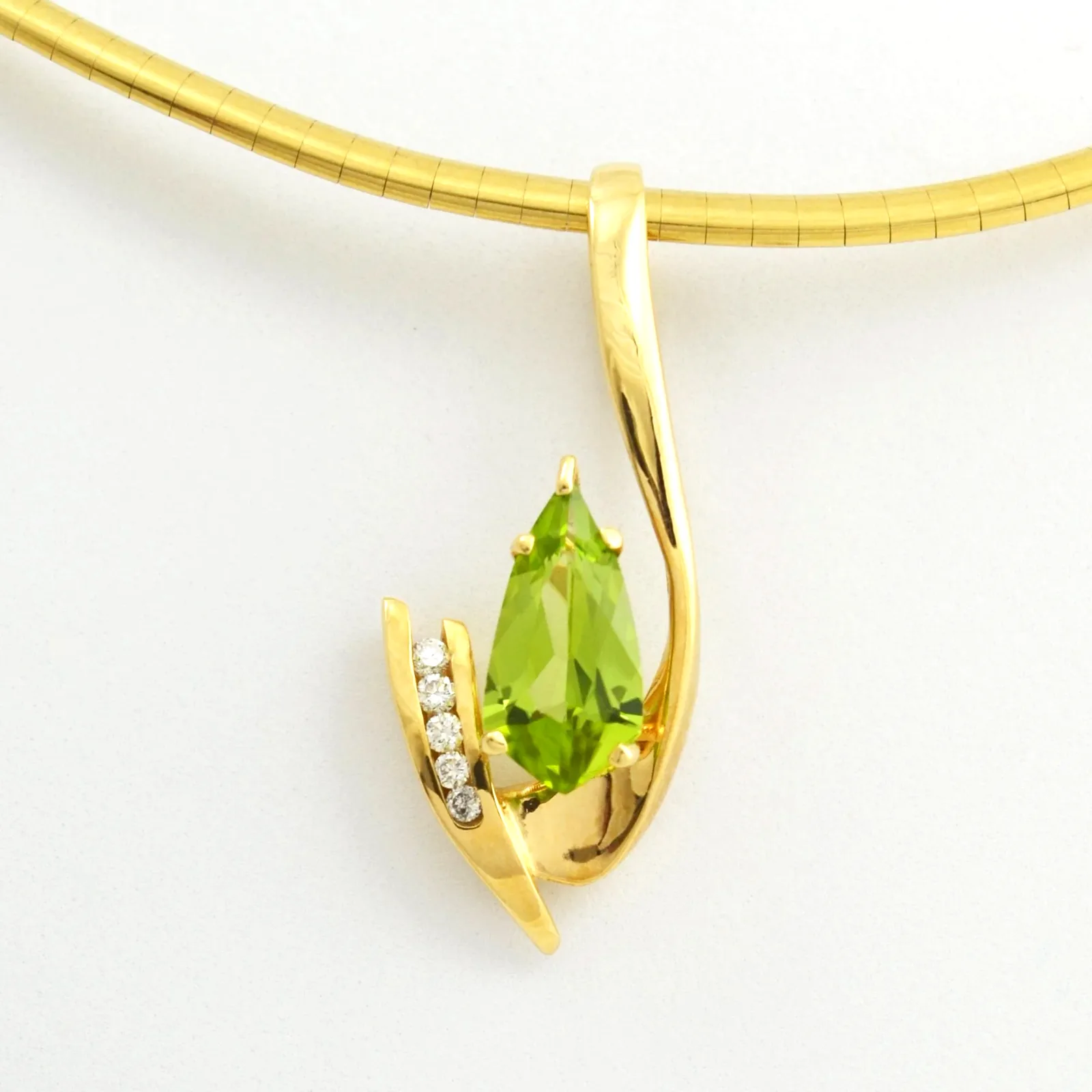 Peridot Pendant (Rounded Kite) by Sharon Teaman — view 2