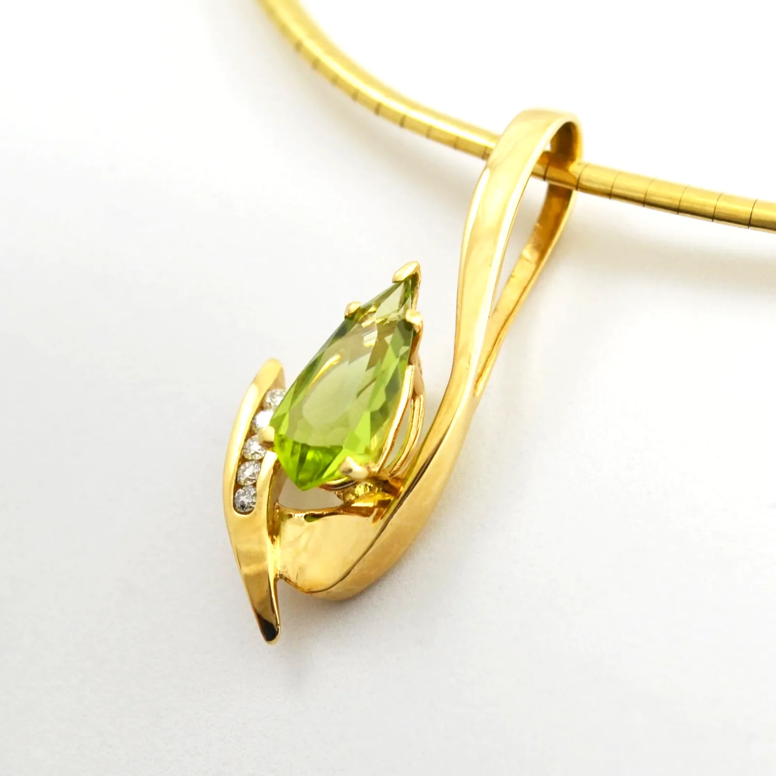 Peridot Pendant (Rounded Kite) by Sharon Teaman — view 3