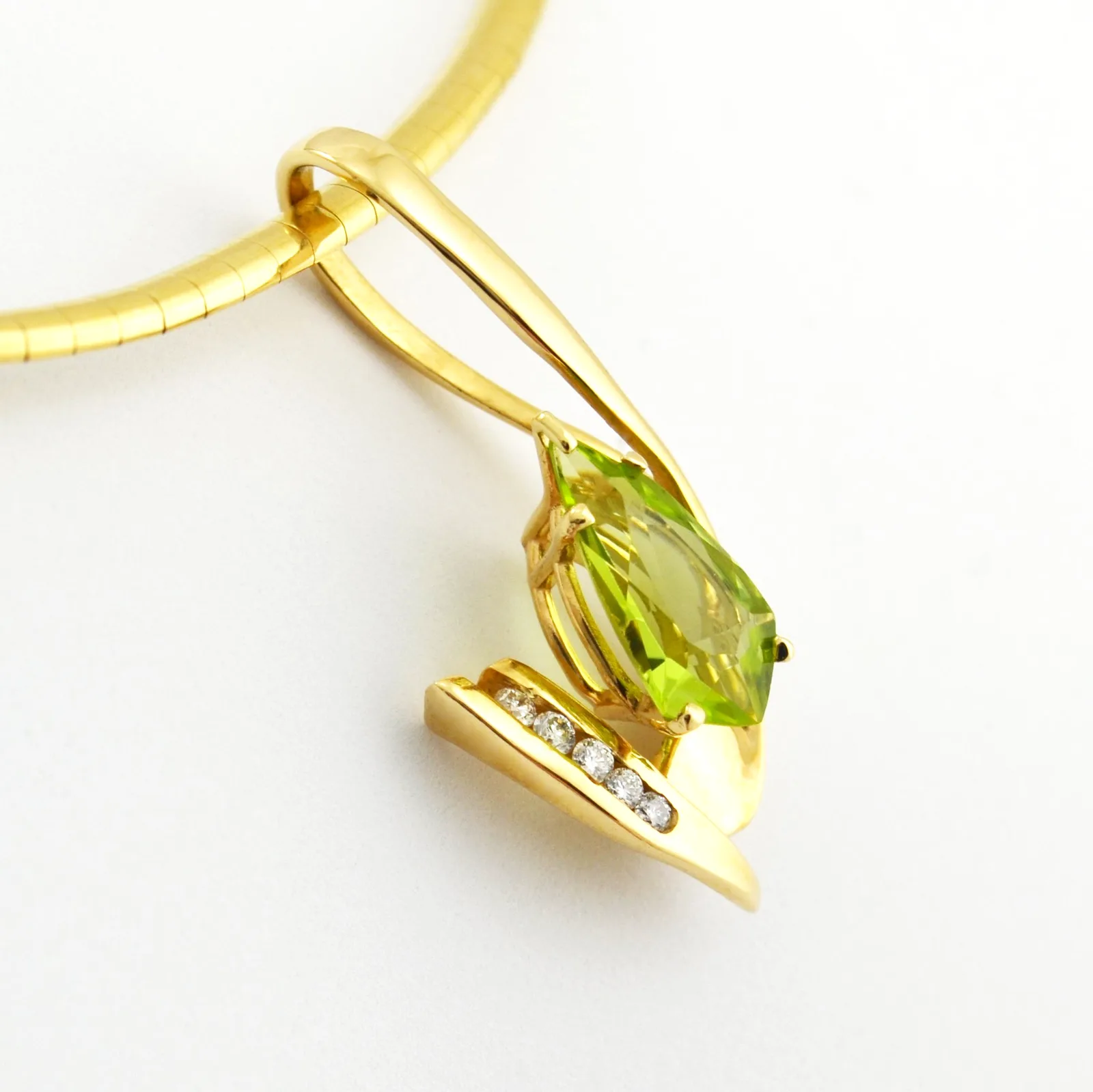 Peridot Pendant (Rounded Kite) by Sharon Teaman — view 4
