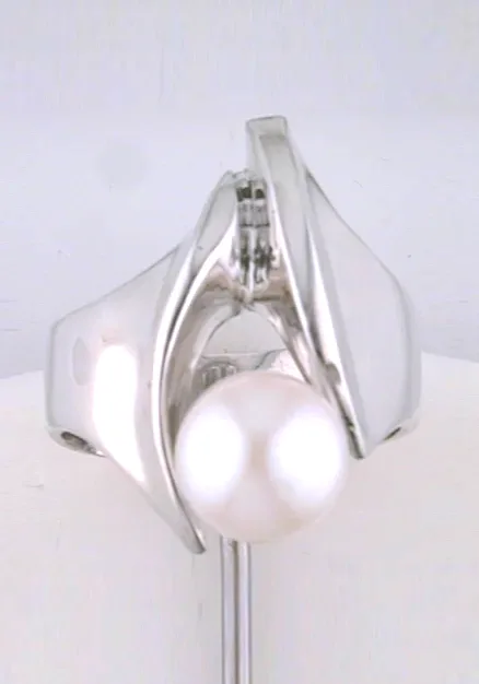 Rania Fresh Water Button Pearl Ring by Sharon Teaman — view 1
