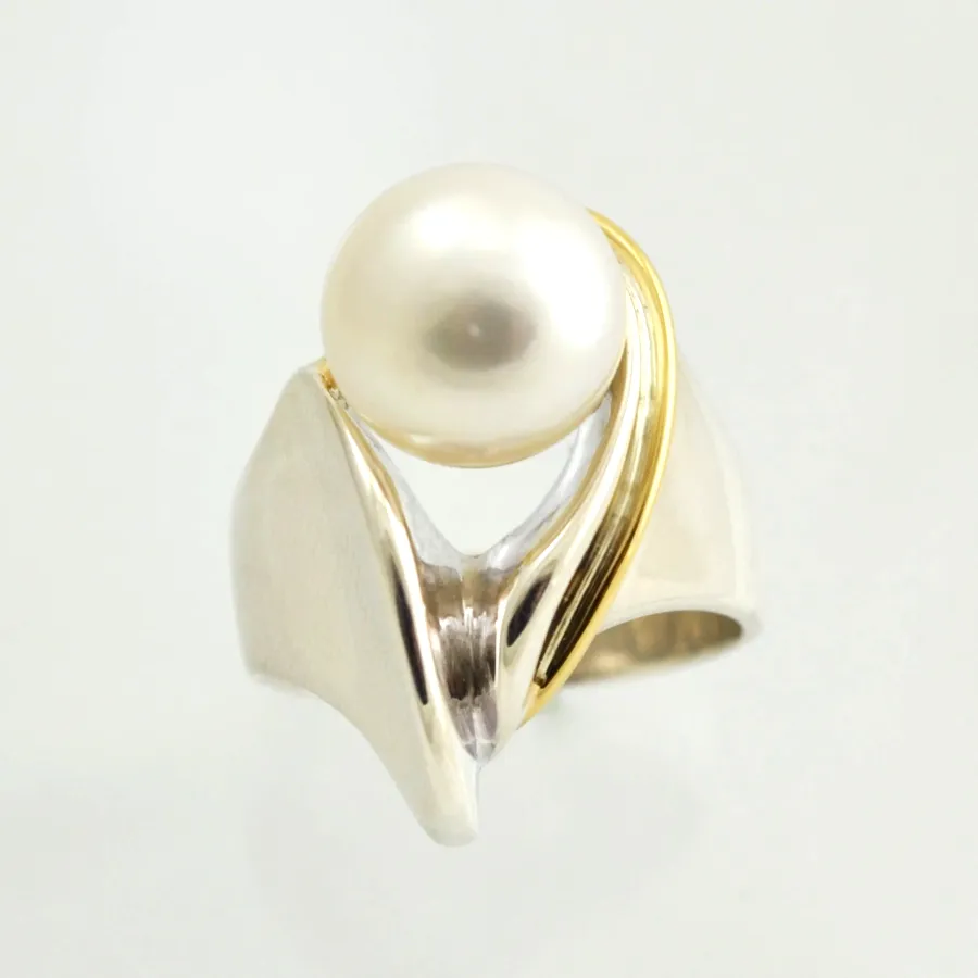 Two Tone Freshwater Pearl Ring by Sharon Teaman